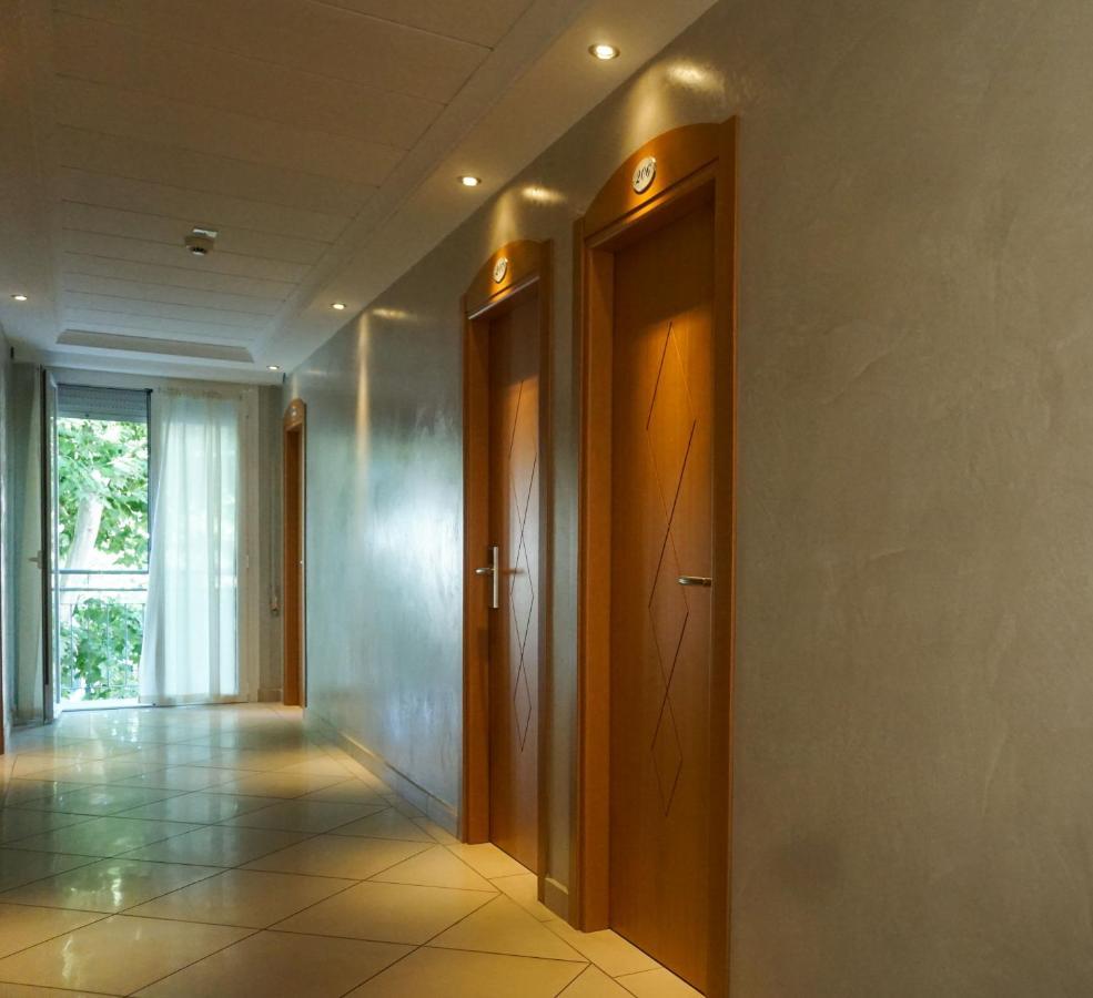 Hotel Londra リミニ エクステリア 写真