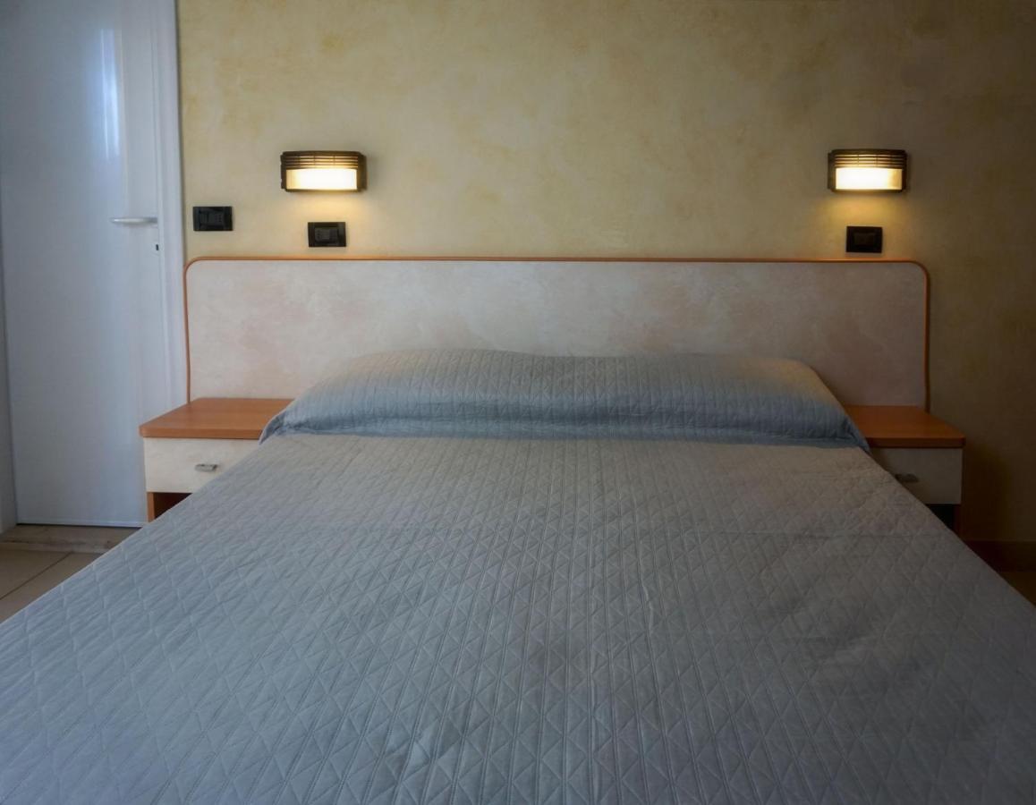 Hotel Londra リミニ エクステリア 写真